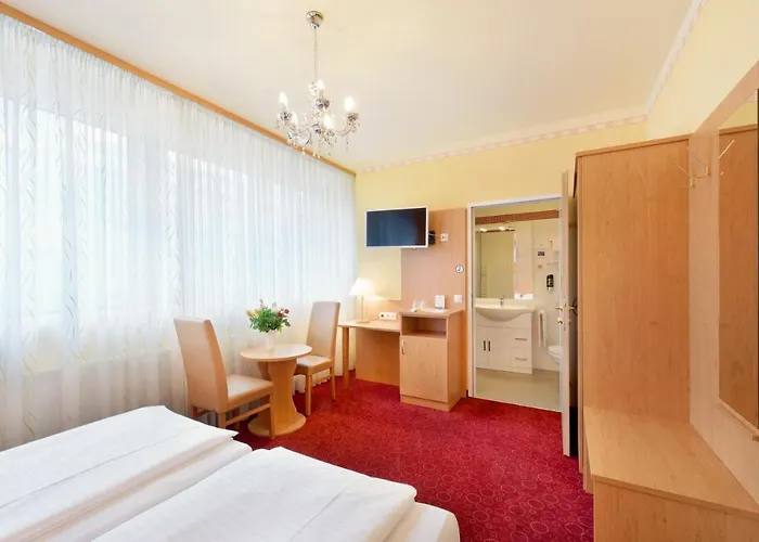 מלון Garten- Und Kunsthotel Gabriel 3*