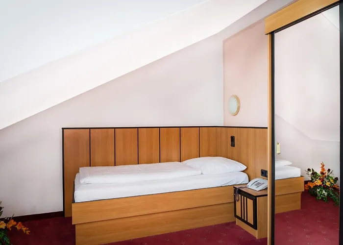 Garten- Und Kunsthotel Gabriel 3* וינה