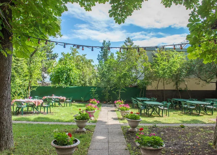 Garten- Und Kunsthotel Gabriel 3* וינה