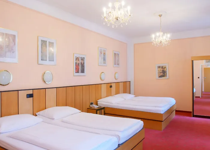 מלון Garten- Und Kunsthotel Gabriel 3*