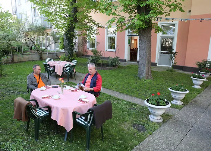Garten- Und Kunsthotel Gabriel 3* וינה